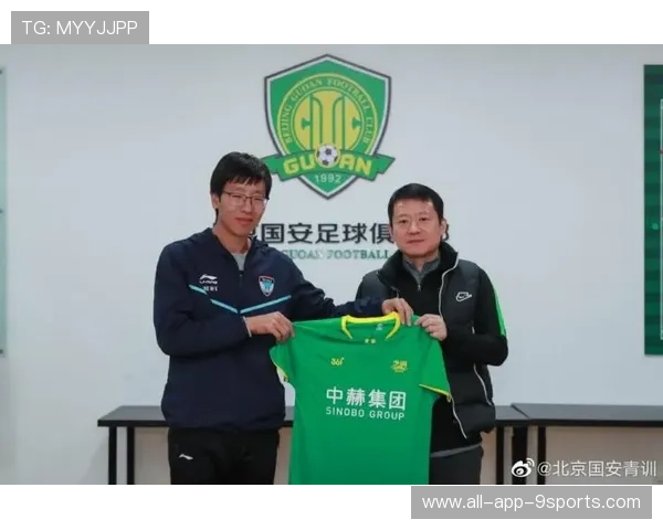 足球俱乐部在青训中推行家校社区三方联动发展模式，足球俱乐部校园足球合作方案